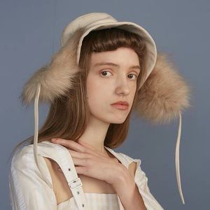 Light beige ivory faux fur 3 way hat unique new